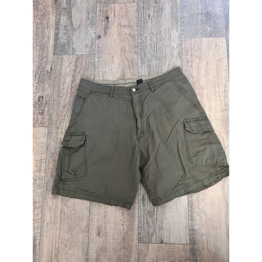 REI Men's Cargo Army Green Shorts Size 36. 8" inseam
